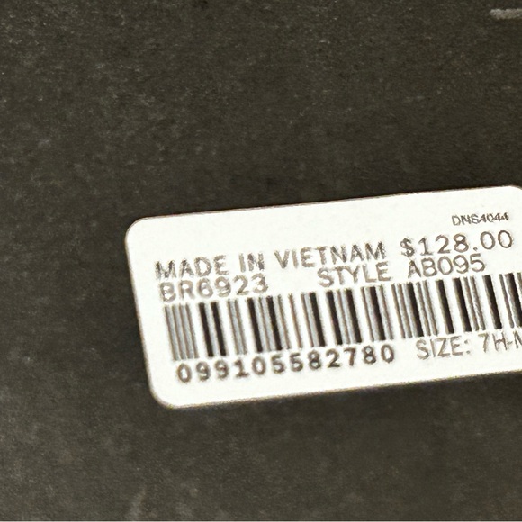 Pointed-Toe Slides - Picture 8 of 9